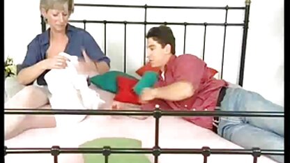 एक जवान आदमी की सफाई फुल सेक्स करते हुए फिल्म की तुलना में एक औरत पुराने फाड़ दिया